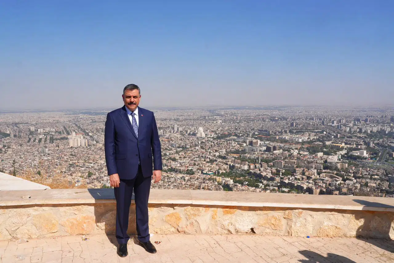 Bakan Çiftçi, Kasyun Dağı’ndan Şam’ı seyretti
