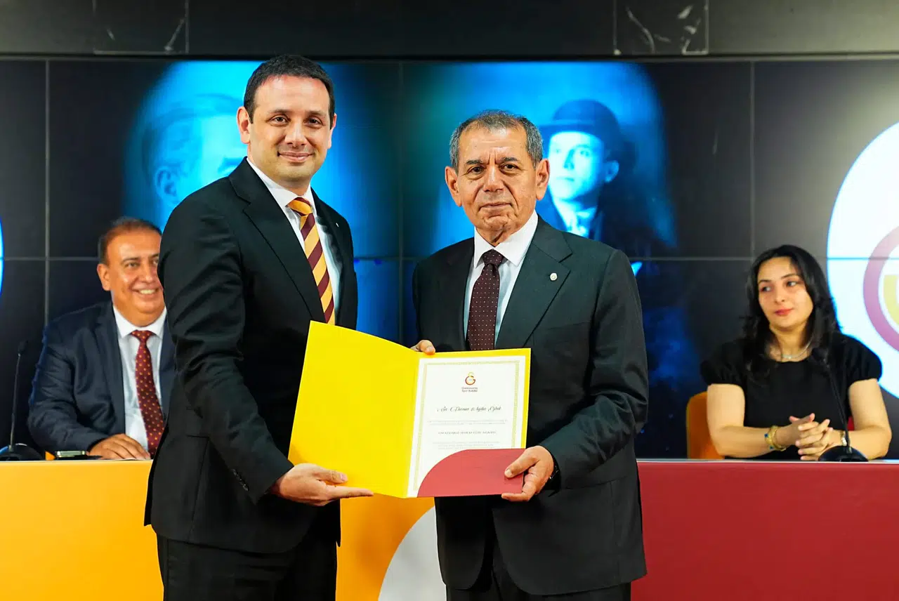 Galatasaray’da Dursun Özbek ve yönetimi mazbatalarını aldı