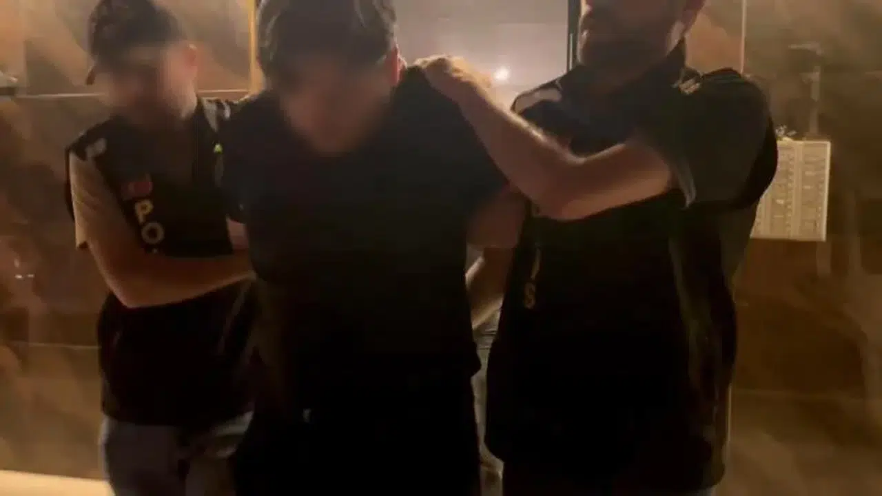 MİT destekli operasyonda kırmızı bültenle aranan zanlı yakalandı
