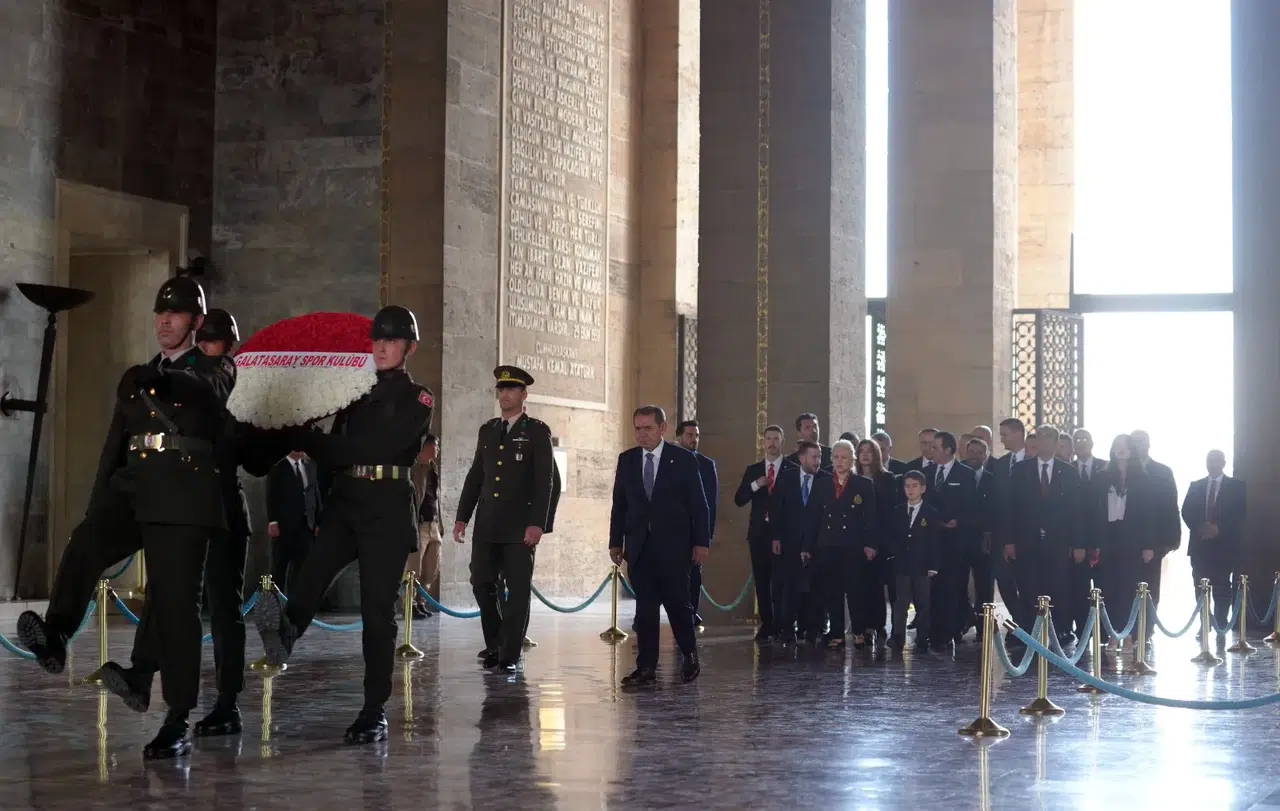 Galatasaray Kulübü Başkanı Dursun Aydın Özbek Anıtkabir’i ziyaret etti