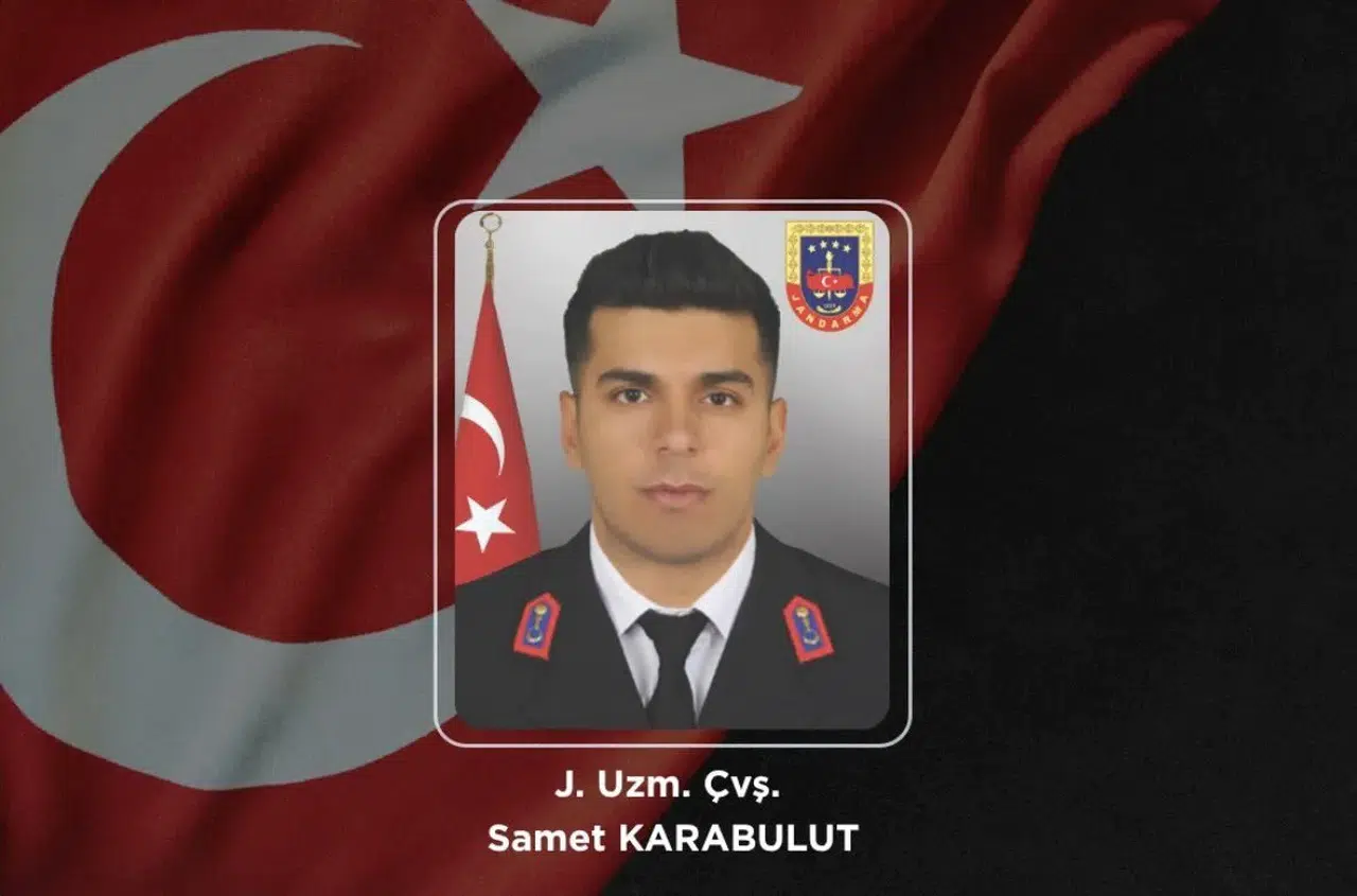 Van’da hafif ticari araç jandarma personelinin bulunduğu araca çarptı: 1 şehit, 5 yaralı