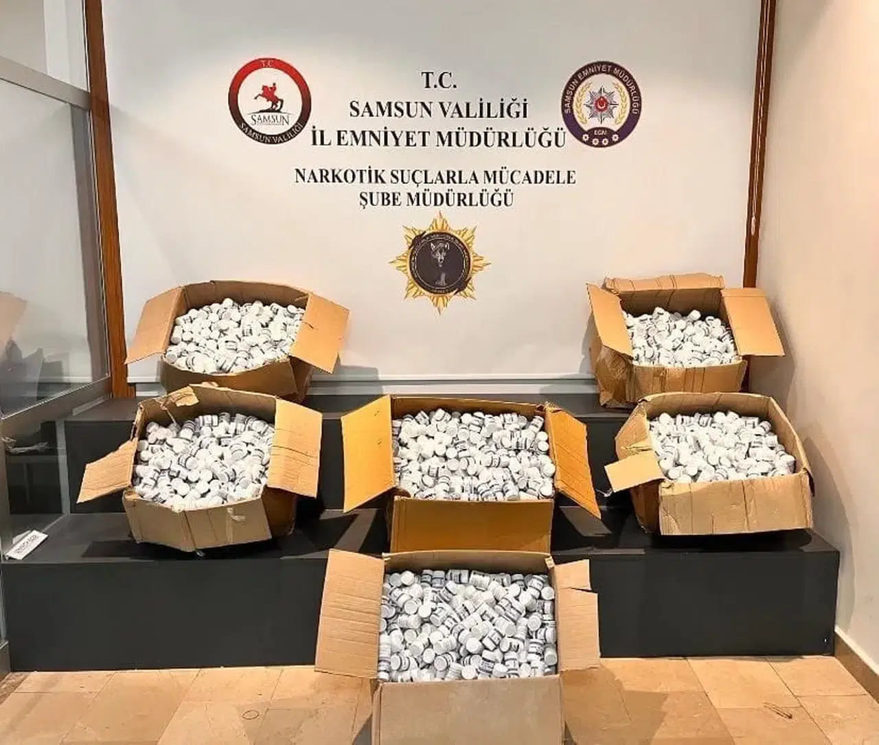Samsun’da kiralık araçta 225 bin uyuşturucu hap ele geçirildi