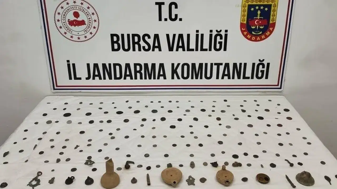 Bursa’da tarihi eser operasyonu: 202 sikke ve obje ele geçirildi