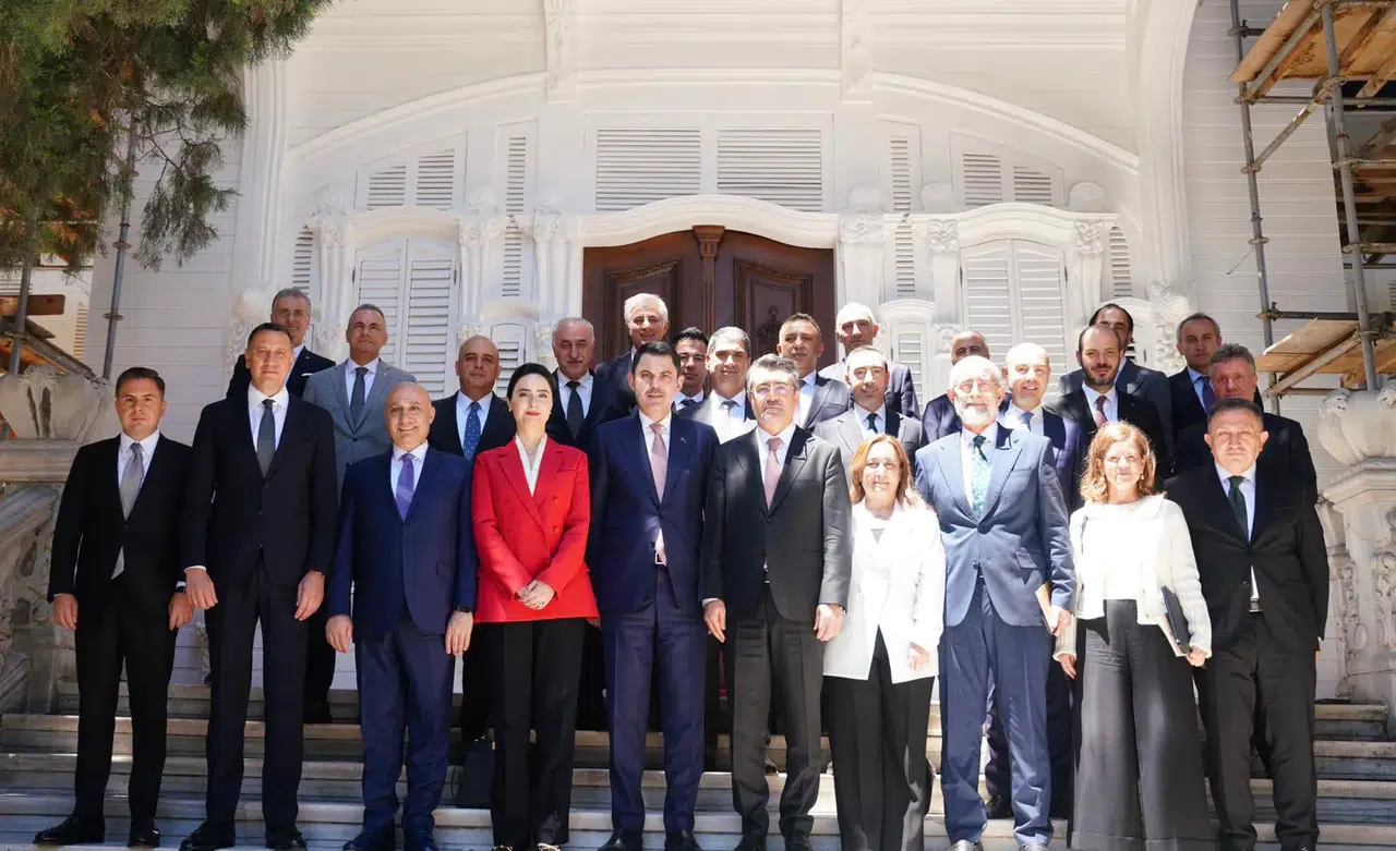 Bakan Kurum, Türkiye Bankalar Birliği yönetimiyle bir araya geldi