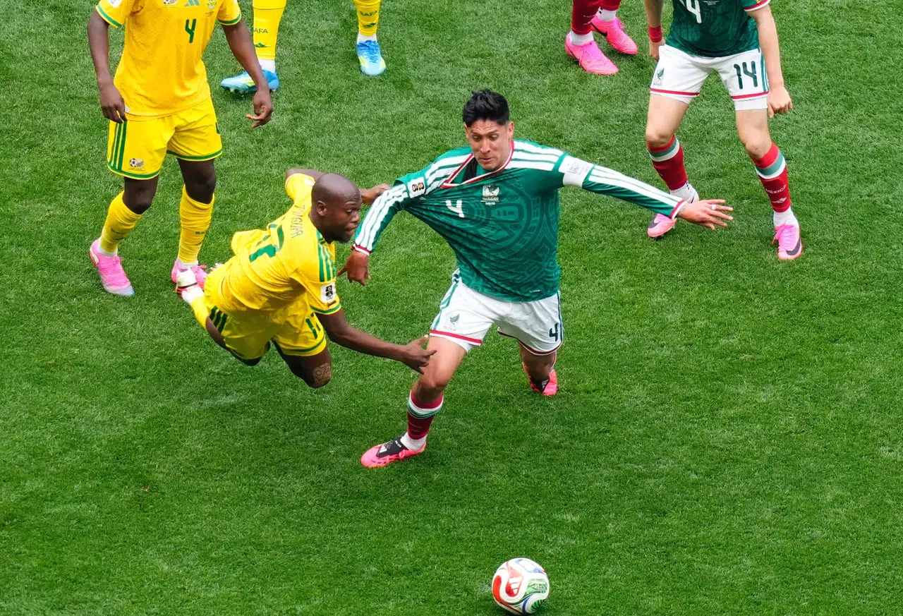 Dünya Kupası’nda ilk zafer ev sahibinin: Meksika 2-0 Güney Afrika
