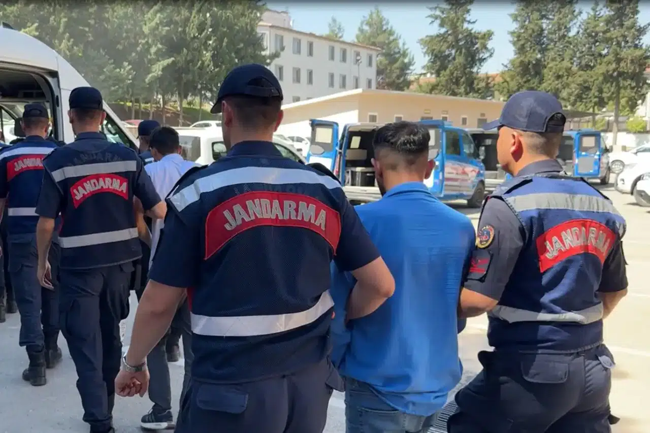 Sosyal medya üzerinden uyuşturucu ticaretine operasyon: 43 gözaltı