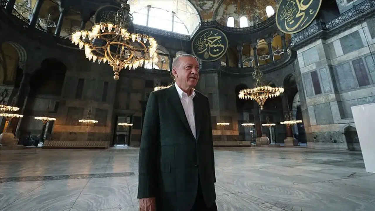 Cumhurbaşkanı Erdoğan, Ayasofya’nın 6’ncı yılına özel koleksiyon eser için takdim yazısı kaleme aldı