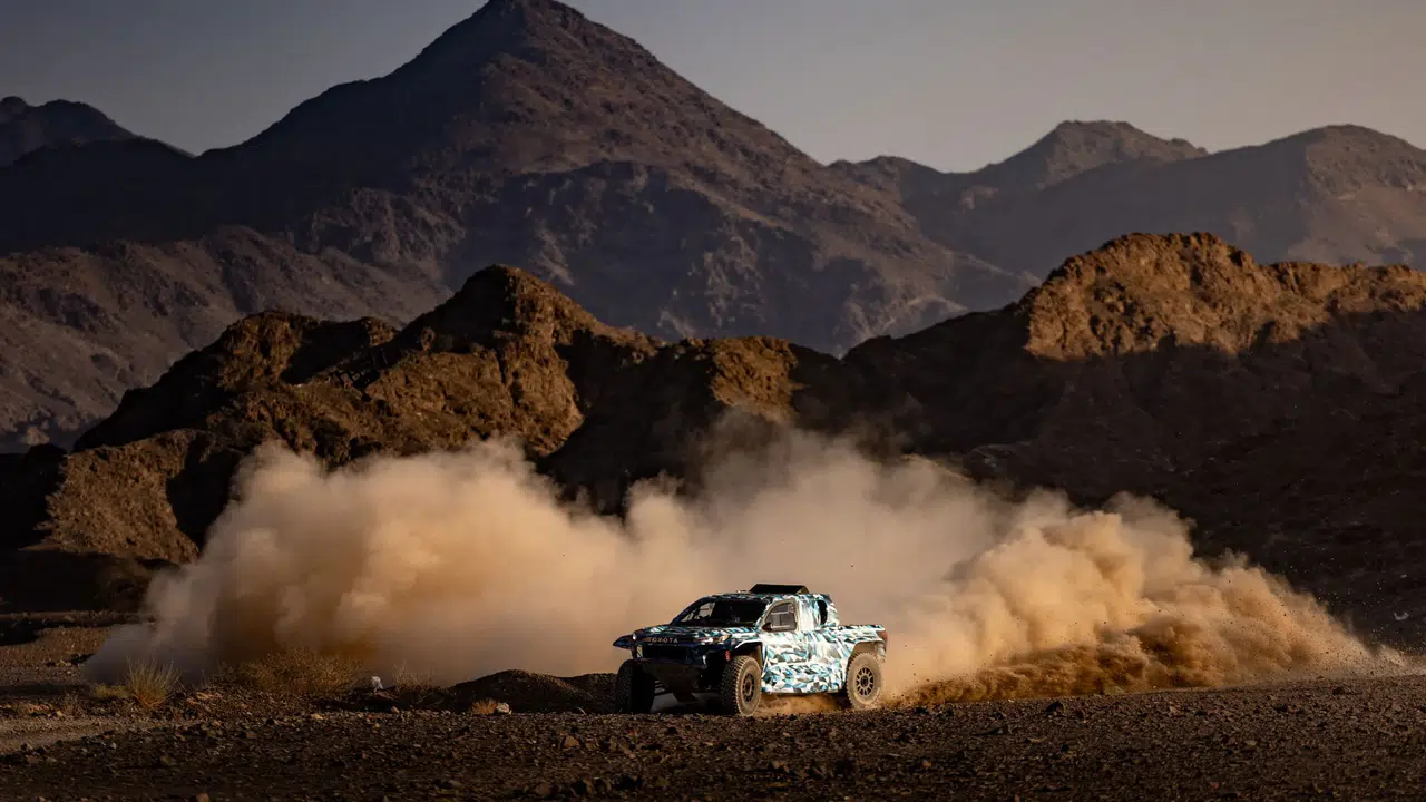 Toyota, hidrojen yakıt hücreli Hilux ile Dakar’a hazırlanıyor