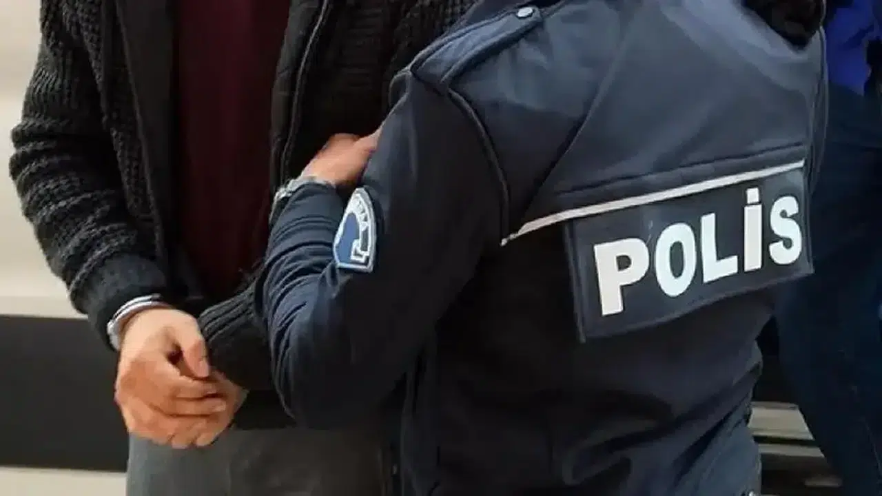 Kırmızı bültenle aranan uyuşturucu şüphelisi İstanbul’da yakalandı