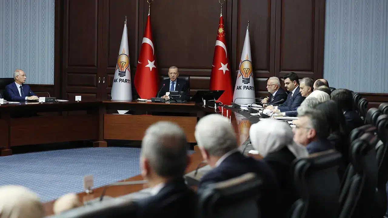 AK Parti MYK bugün toplanıyor: Gündemde “Terörsüz Türkiye”, ekonomi ve 25. yıl hazırlıkları var