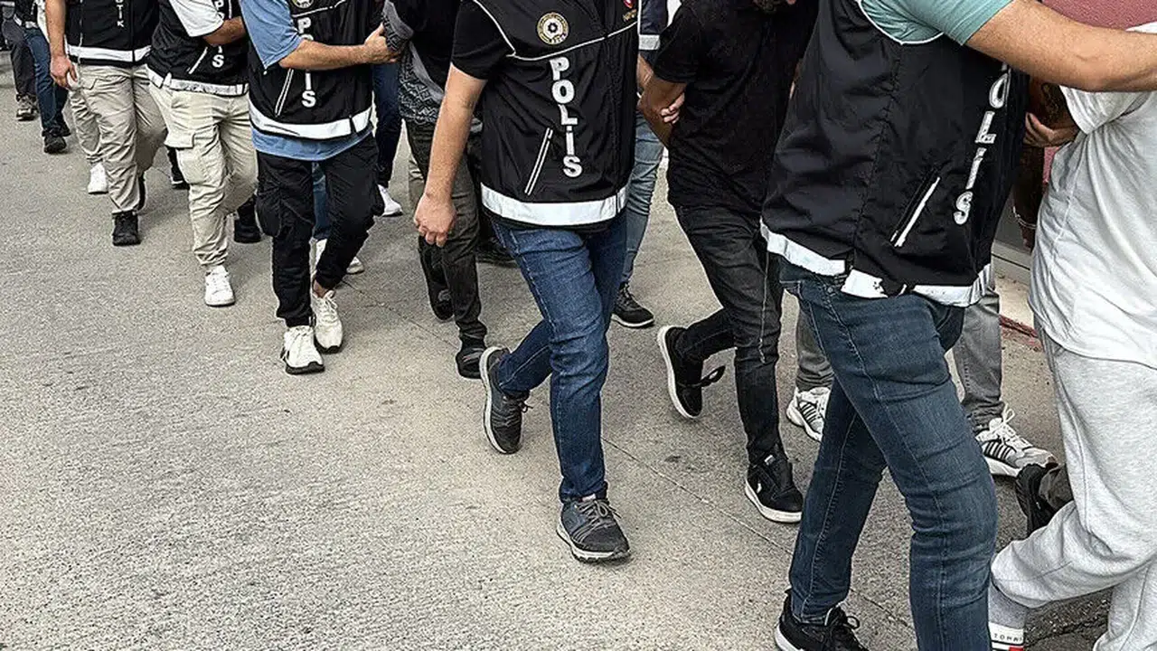 Bakan Gürlek: " 'Narko Kapan Gaziantep Operasyonu'nda 382 şüpheli gözaltına alındı"