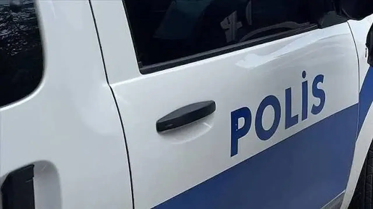 İzmir’de 51 yıl hapis cezasıyla aranan firari hükümlü İZBAN istasyonunda yakalandı