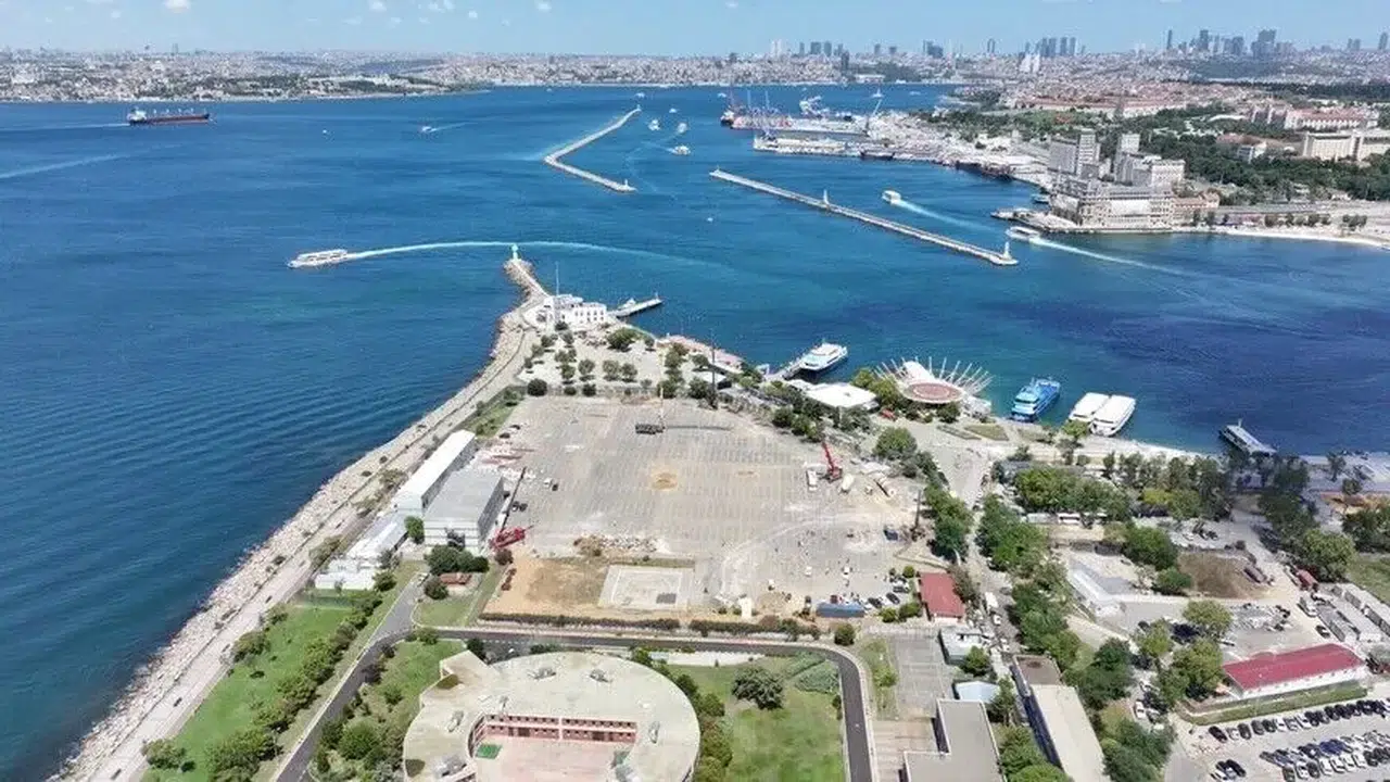 Kadıköy Rıhtım Camisi’nin yapımına ilk kazık çakıldı