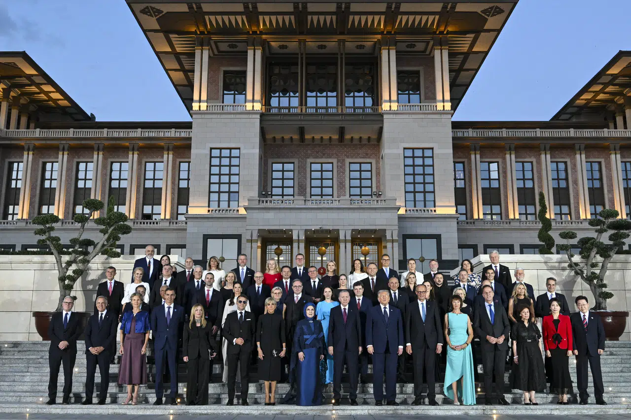 Cumhurbaşkanı Erdoğan ve Emine Erdoğan’dan NATO liderleri onuruna resmi akşam yemeği