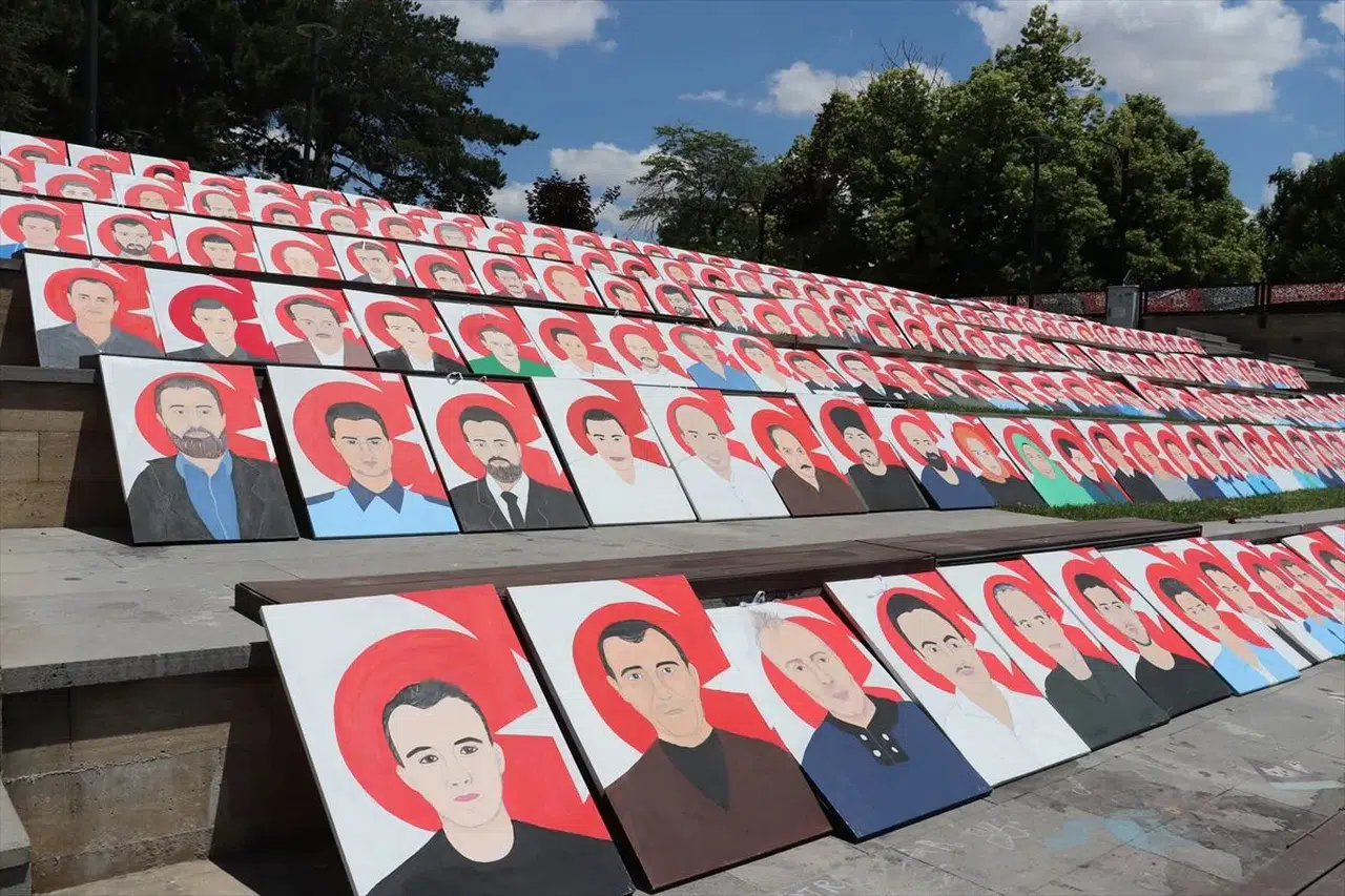 15 Temmuz şehitleri öğrencilerin fırçasıyla yeniden hayat buldu