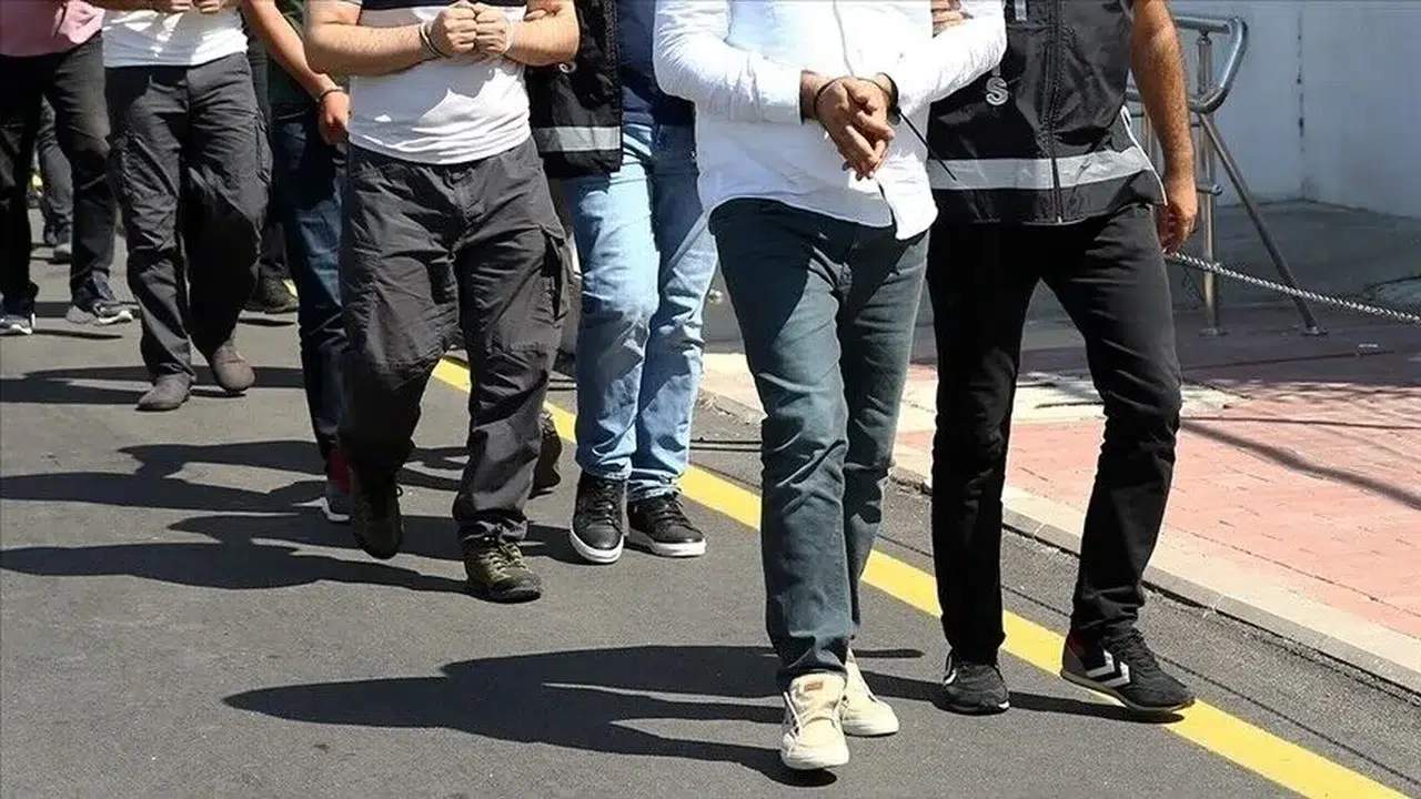 İstanbul merkezli 16 ilde dolandırıcılık operasyonu: 20 şüpheli gözaltında