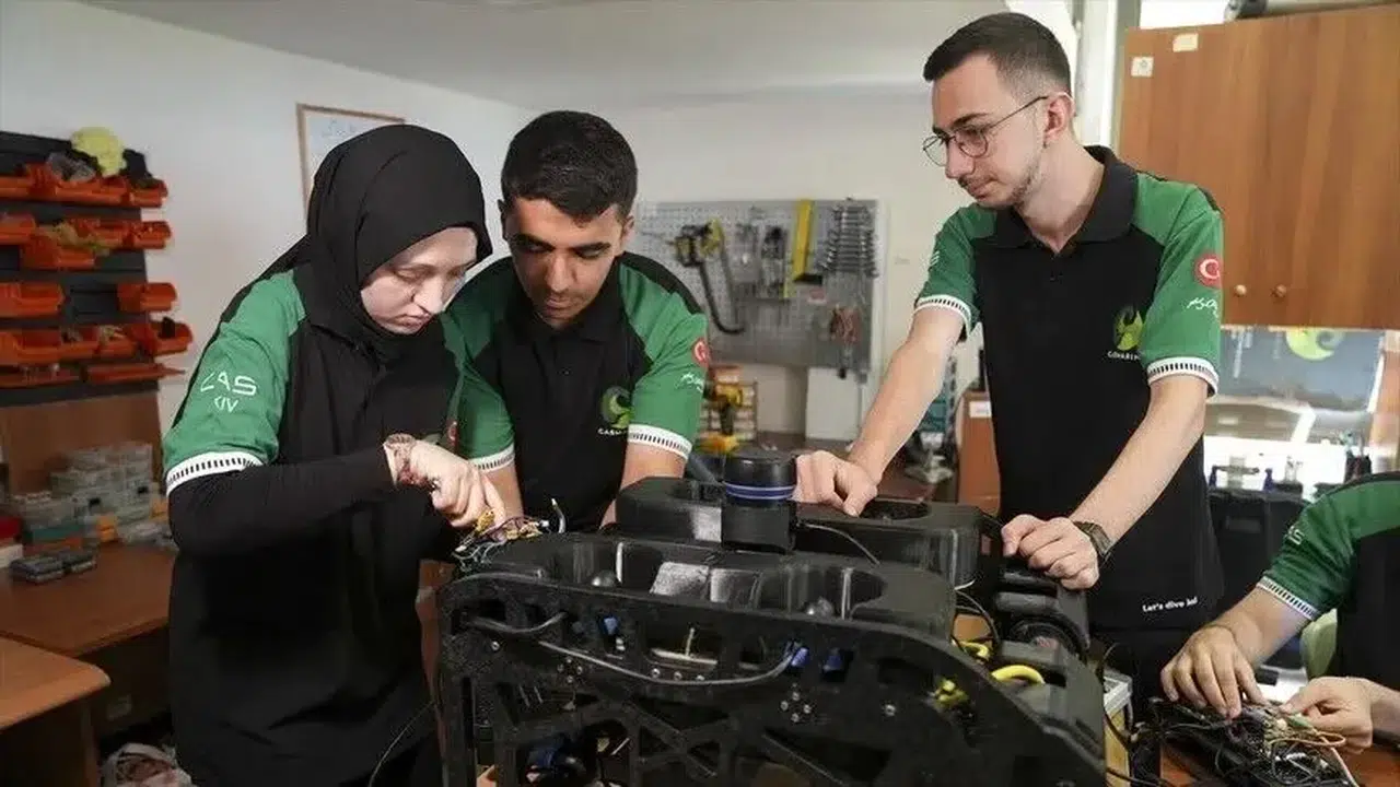 YTÜ öğrencileri yapay zeka destekli otonom insansız su altı aracı geliştirdi