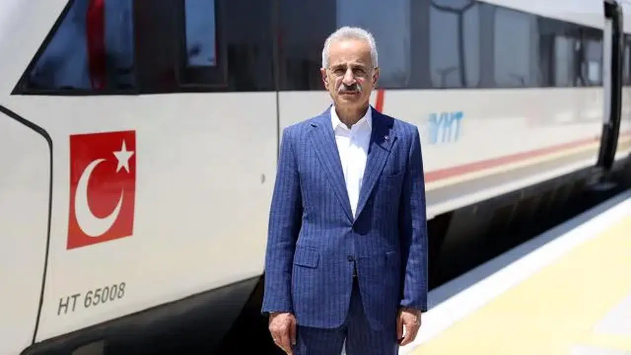 Bakan Uraloğlu: "Demir yolu ağını 2028’de 17 bin 287 kilometreye çıkaracağız"