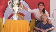 Galatasaray’ın şampiyonluk kupası bayramda Galatasaraylılar Yurdu’na getirildi