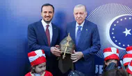 Cumhurbaşkanı Erdoğan’a Fatih Sultan Mehmed’den ilhamla hazırlanan özel miğfer hediye edildi