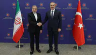 Bakan Fidan, İranlı mevkidaşı Arakçi ile barış müzakerelerini görüştü