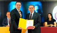 Galatasaray’da Dursun Özbek ve yönetimi mazbatalarını aldı