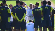 Fenerbahçe, taraftarı önünde yeni sezon hazırlıklarını sürdürdü
