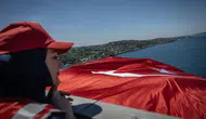 İstanbul Boğazı’ndaki köprüler, 15 Temmuz’un 10. yılında Türk bayraklarıyla donatıldı