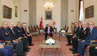 TBMM Başkanı Kurtulmuş, 15 Temmuz gazilerine “teşekkür beratı” takdim etti