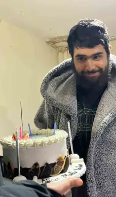 Üç yıl sonra ilk adım: Barış 25. yaşını sürprizle kutladı