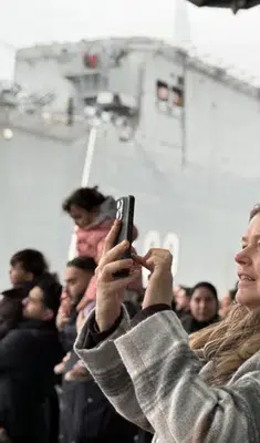 Avrupa'daki Türkler Rotterdam Limanı'na demirleyen TCG Anadolu'ya büyük ilgi gösterdi