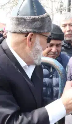 Elmacı Dede’den şehitler için anlamlı dağıtım