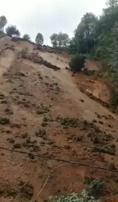 Rize’de heyelan: Operatör faciadan saniyelerle kurtuldu