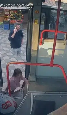 Minibüse tek başına binen 2 yaşındaki çocuk polisi harekete geçirdi