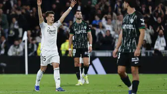 Arda Güler tarihe geçti: Kendi yarı sahasından gol