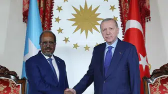 Cumhurbaşkanı Erdoğan, Somali Cumhurbaşkanı Mahmud’u Dolmabahçe’de resmi törenle ağırladı