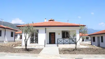 Hatay’da umut yeniden yükseliyor: Kırıkhan’da 28 köy evi depremzedelere teslim edildi