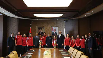 Gençlik ve Spor Bakanı Bakan Bak, Avrupa şampiyonu güreşçileri ağırladı