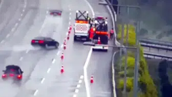 Otoyolda feci kaza: Karayolları ekibine çarptı