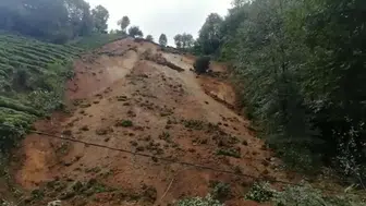 Rize’de heyelan: Operatör faciadan saniyelerle kurtuldu