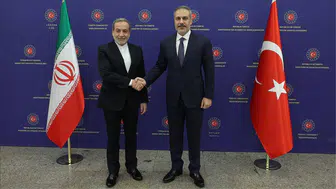 Bakan Fidan, İranlı mevkidaşı Arakçi ile barış müzakerelerini görüştü