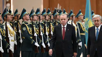 Cumhurbaşkanı Erdoğan Kazakistan’da resmi törenle karşılandı