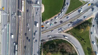 İstanbul'da çok sayıda yol trafiğe kapatıldı