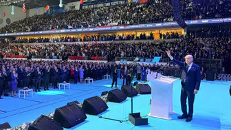 Bahçeli: “Hasretini çektiğimiz o Türk gençliği işte karşımda, dimdik ayakta”