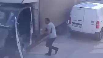 Ankara’da faciayı fırıncı önledi: Kontrolden çıkan kamyoneti içine atlayarak durdurdu