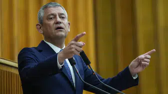 Özgür Özel ve ekibinden istifa kararı
