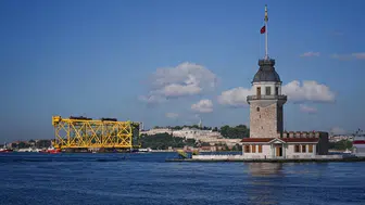 Dev enerji platformu CASTRO XI İstanbul Boğazı’ndan geçti
