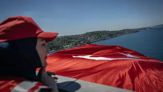 İstanbul Boğazı’ndaki köprüler, 15 Temmuz’un 10. yılında Türk bayraklarıyla donatıldı