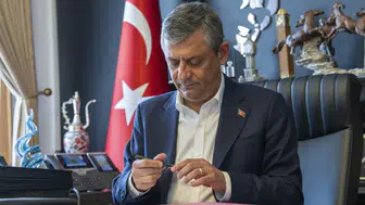 Özgür Özel ve 90 vekil CHP’den istifa etti