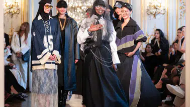 Paris’te mütevazı moda devrimi: Şanzelize’de başörtüsü ve tasarım rüzgarı